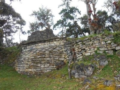 Wall with geometric decoration