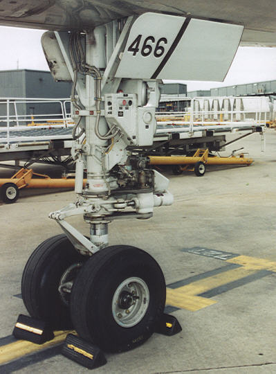 757 landing gear